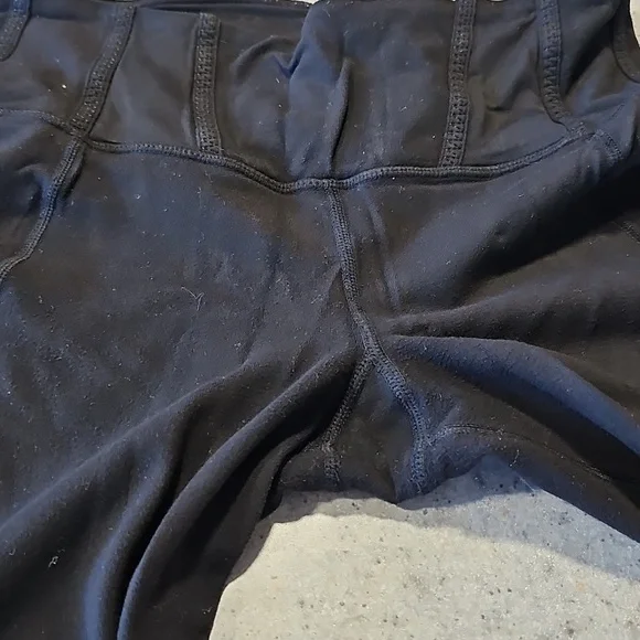 Lululemon Athletica Size 6 Black Cropped Leggings - Picture 4 of 5